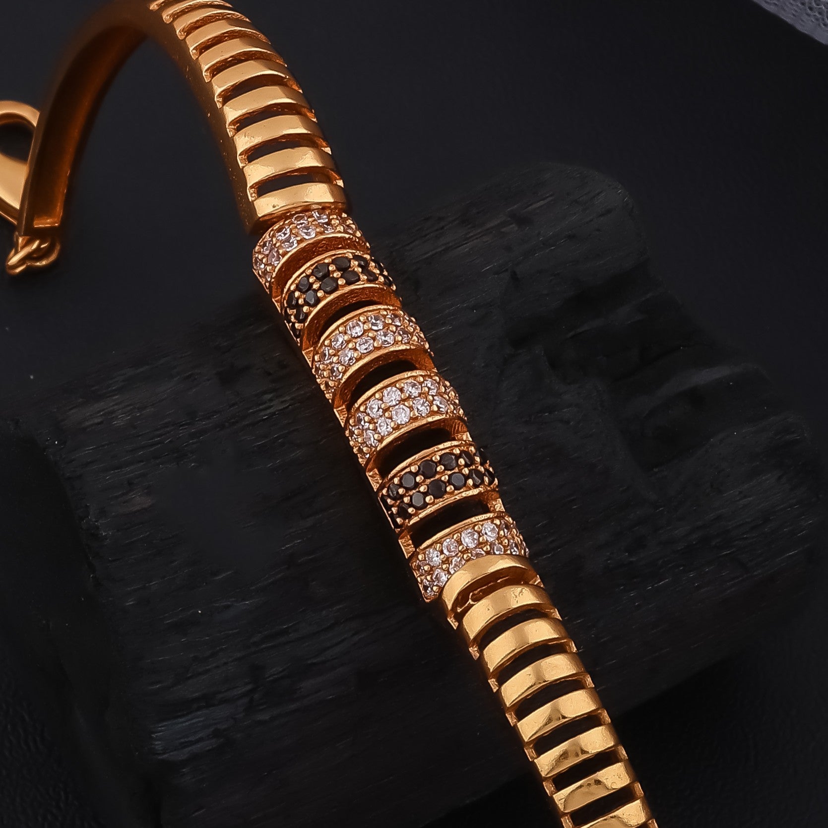 Prisma Curve Bracelet