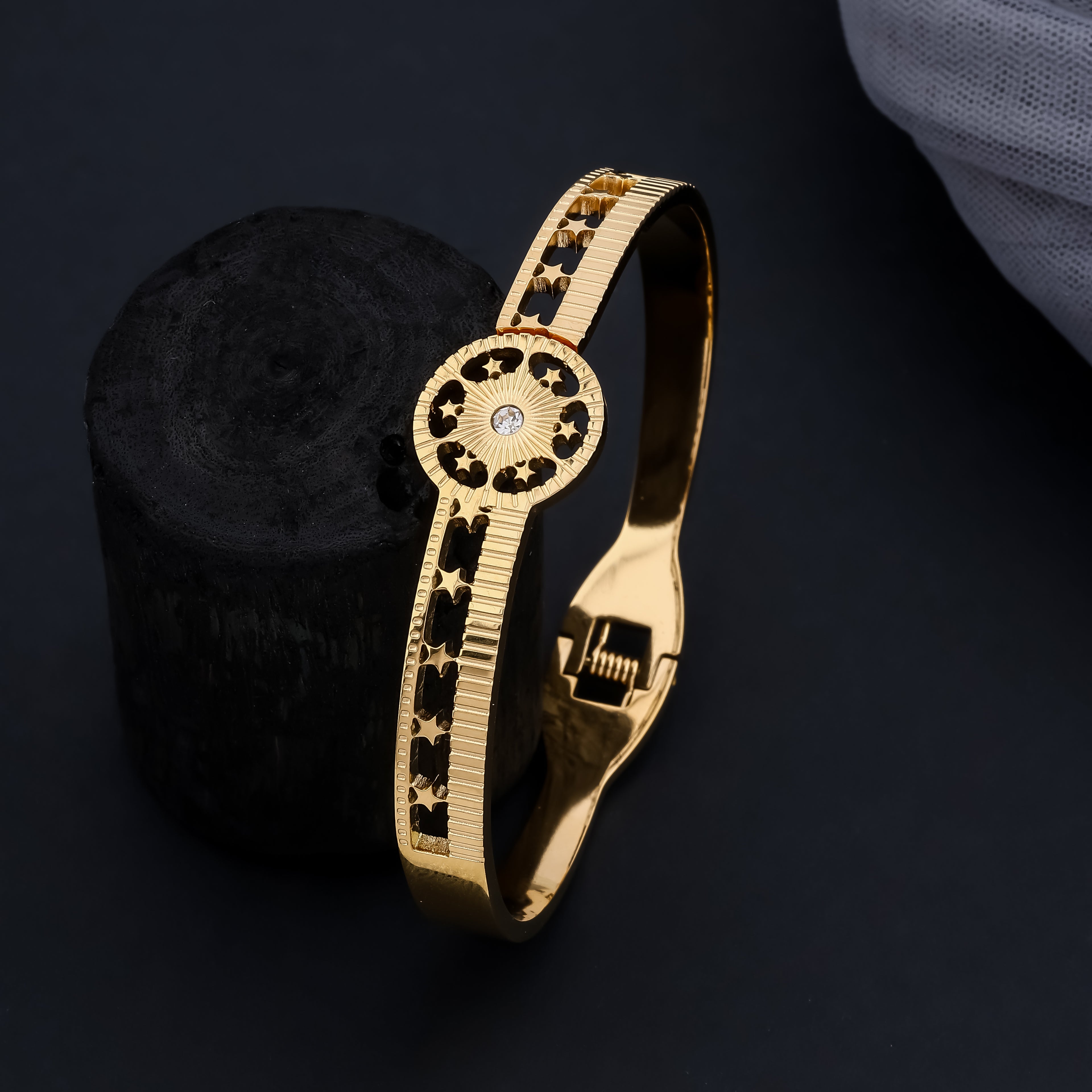 Gleaming Spark Bracelet