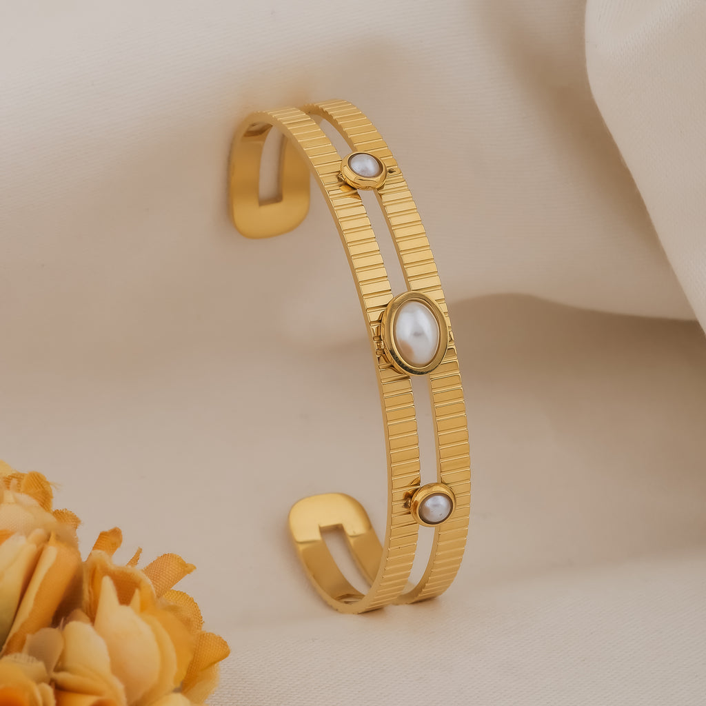 Radiant Pearl Bracelet